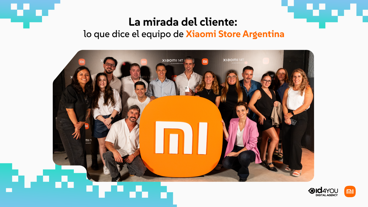 Fotografía grupal con el título "La mirada del cliente: lo que dice el equipo de Xiaomi Store Argentina". Aparecen los miembros del equipo posando sonrientes alrededor del logo gigante en color naranja de Xiaomi.